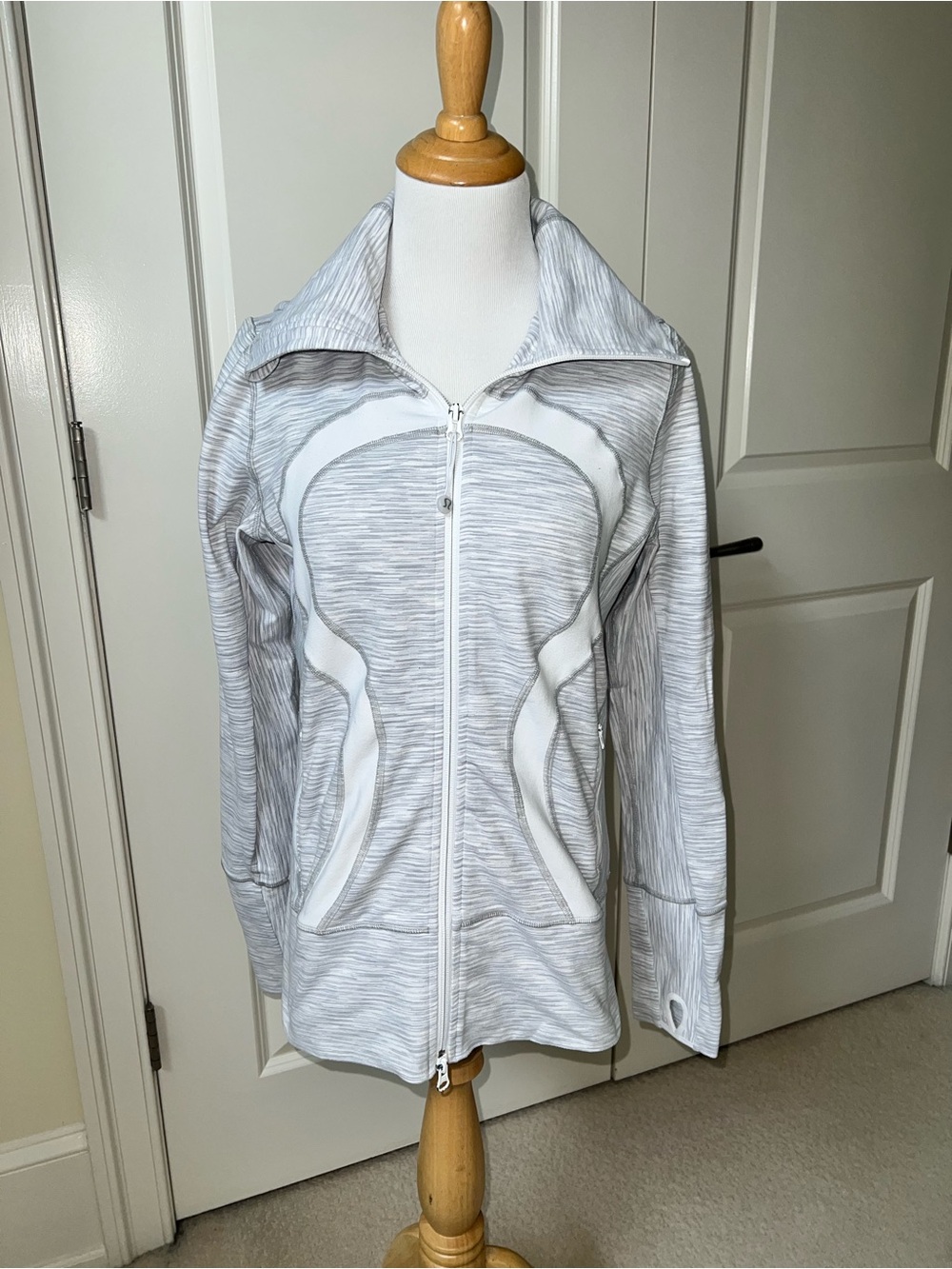 VGUC Lululemon stride jacket women’s 8 space dye gray zipper